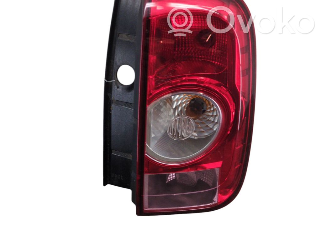 Rear/tail lights   265500033R