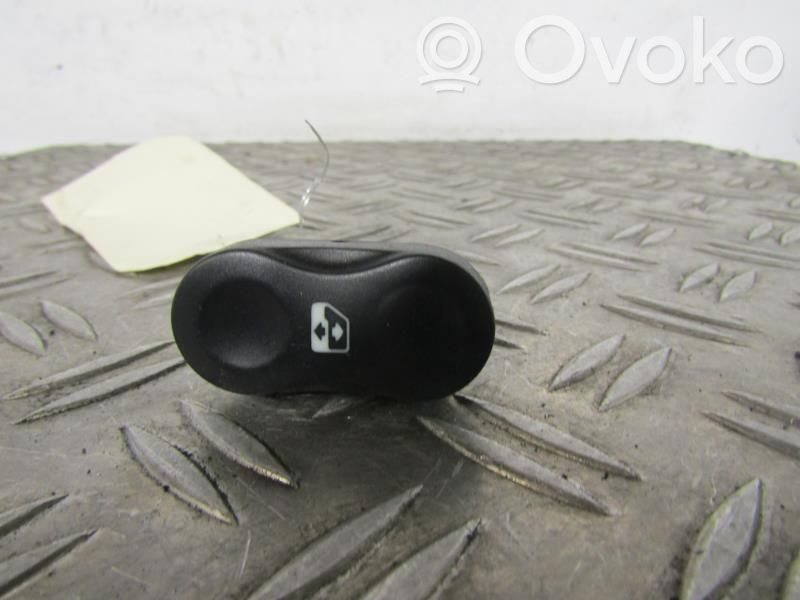 Electric window control switch   8200108269
