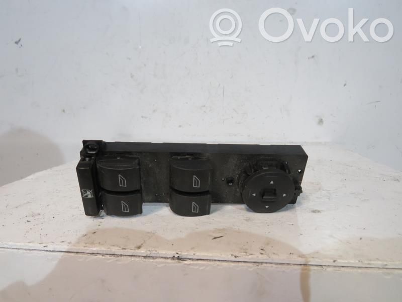Electric window control switch   1473748