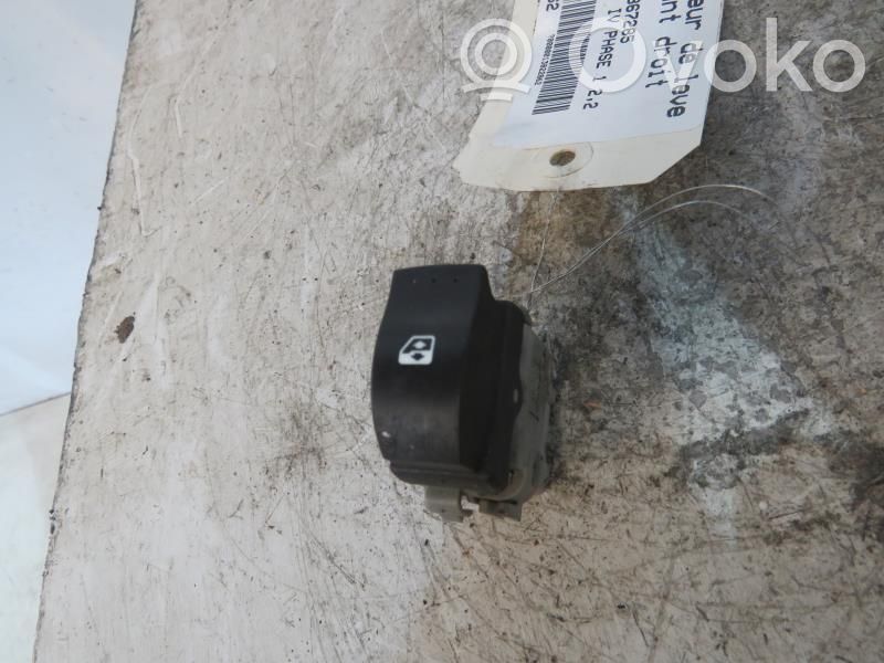 Electric window control switch   8200220508