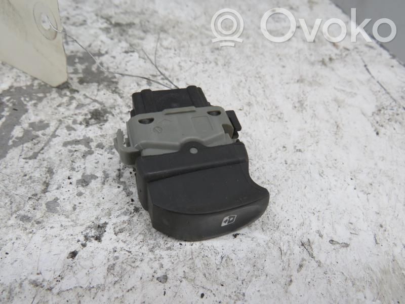 Electric window control switch   8200214936