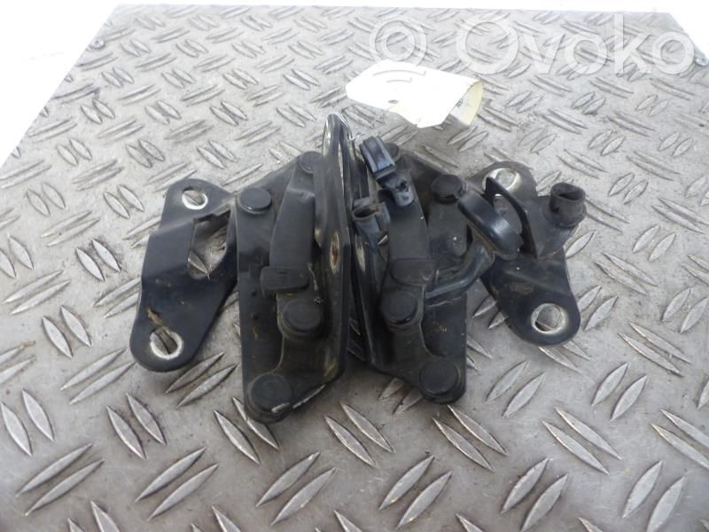 Engine bonnet/hood hinges   1451905
