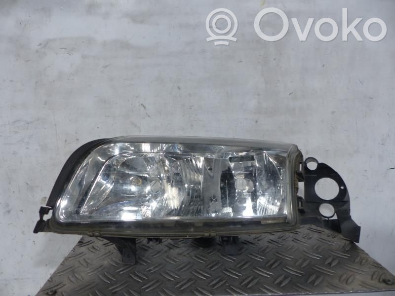 Headlight/headlamp   8693555