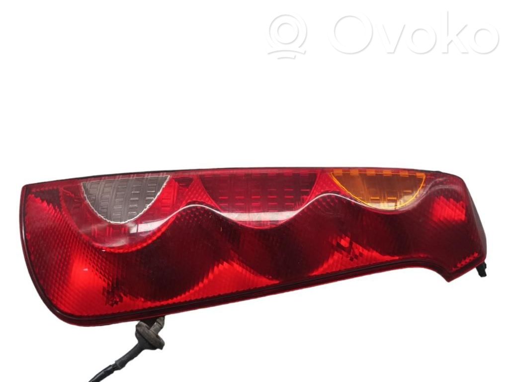 Rear/tail lights   265509U000