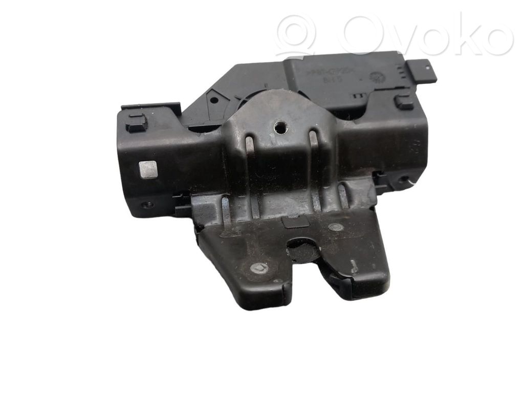 Aizmugurējā pārsega slēdzene   51247840617