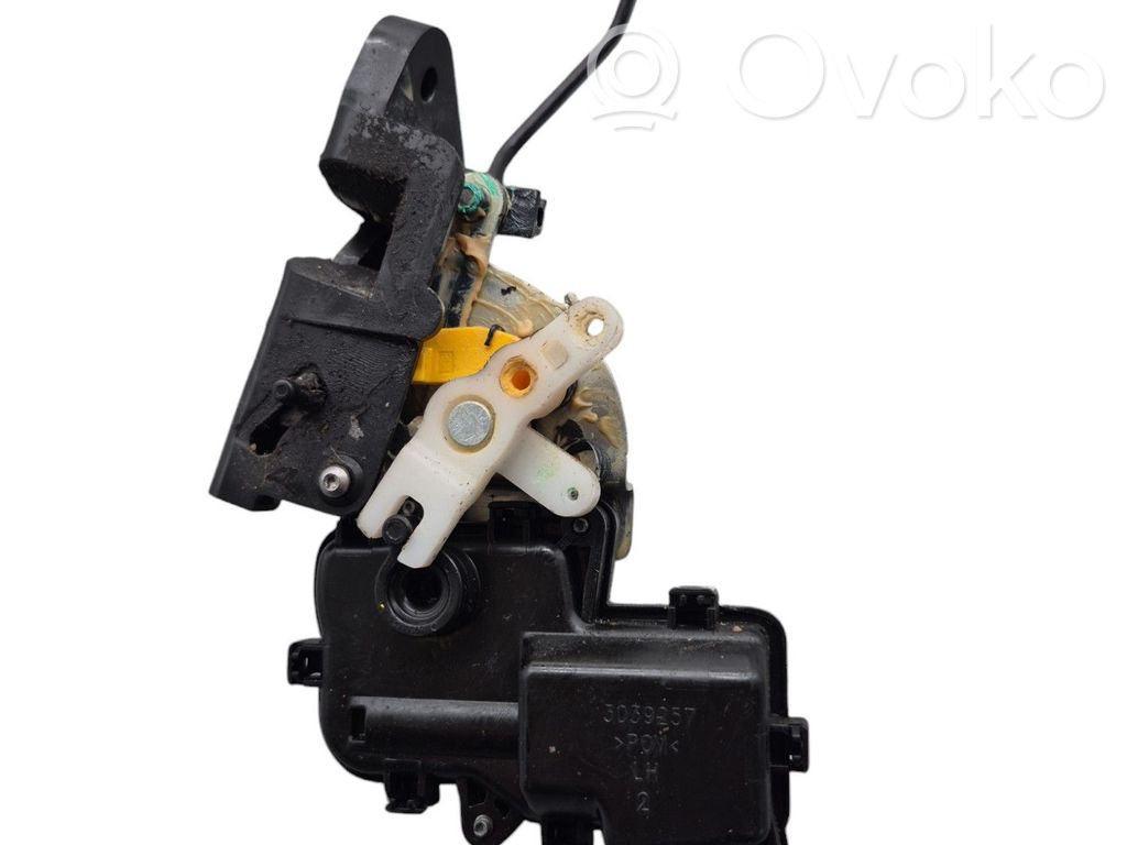 Rear door lock   825035134R