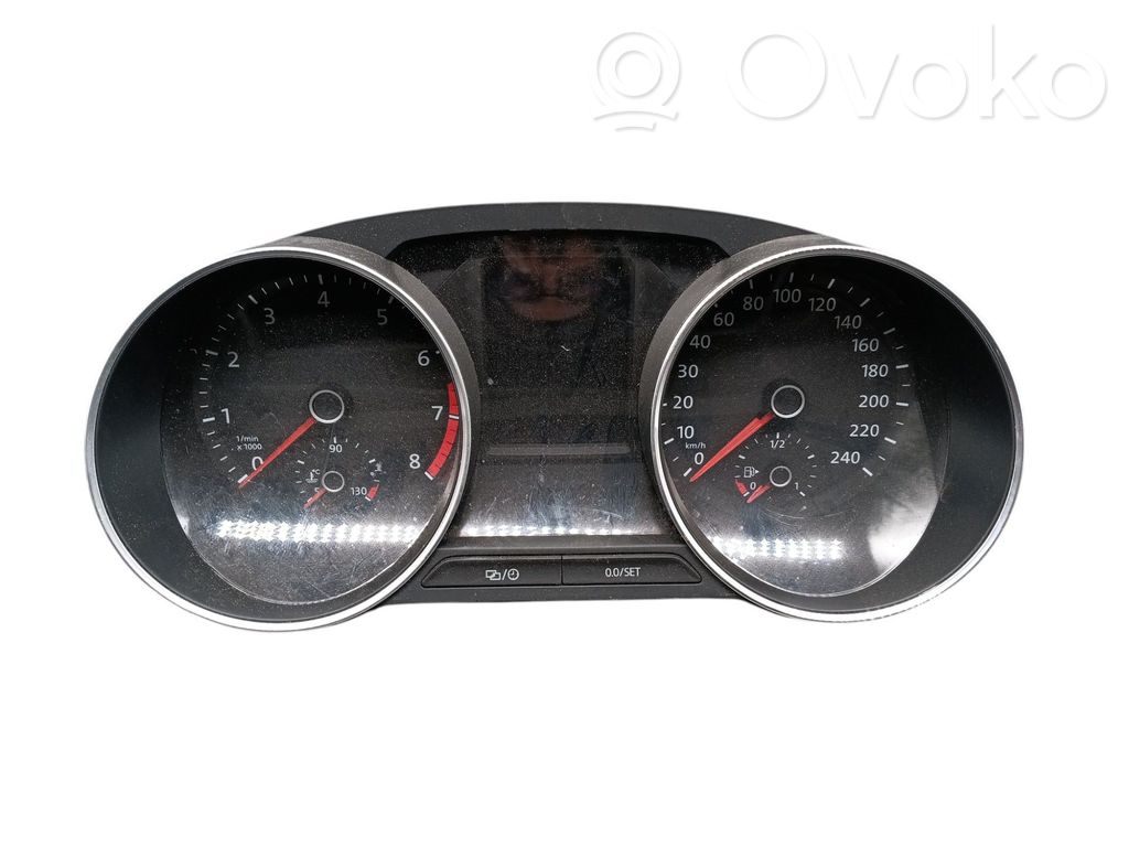 Volkswagen Polo V 6R Geschwindigkeitsmesser Cockpit 