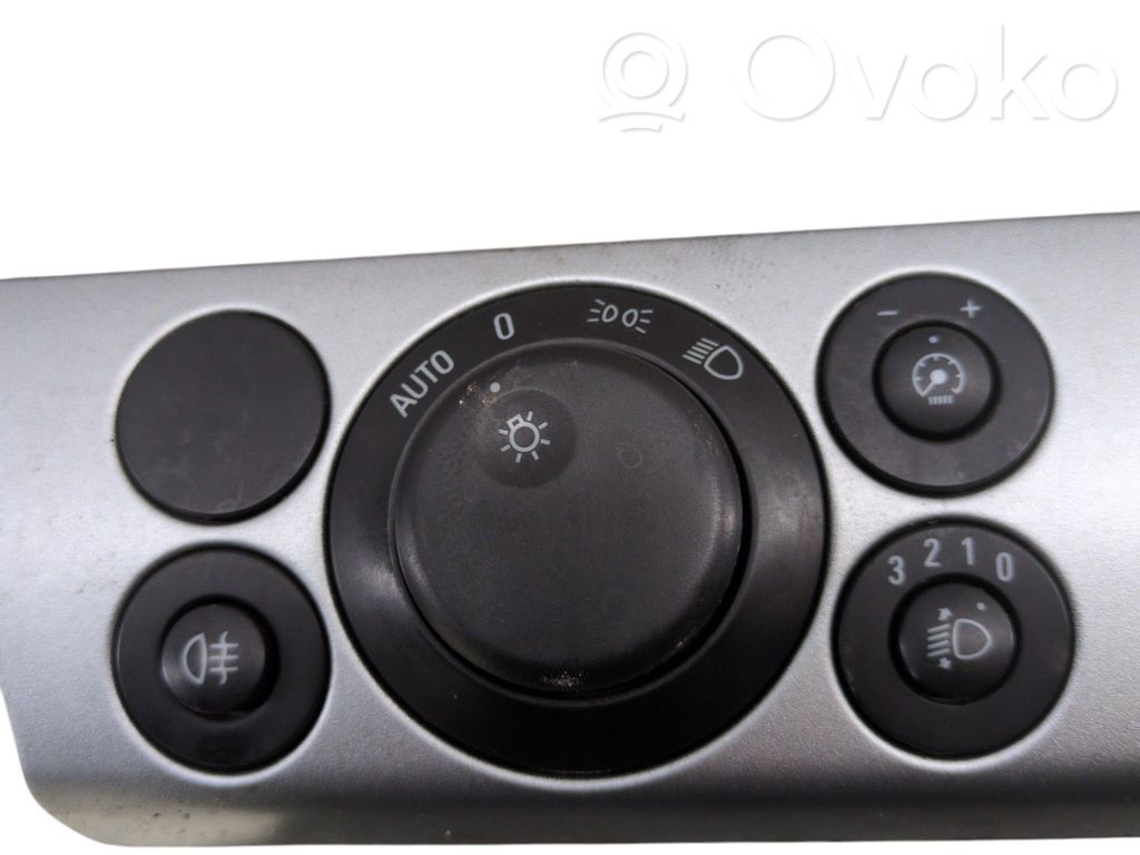Opel Astra H Light switch 