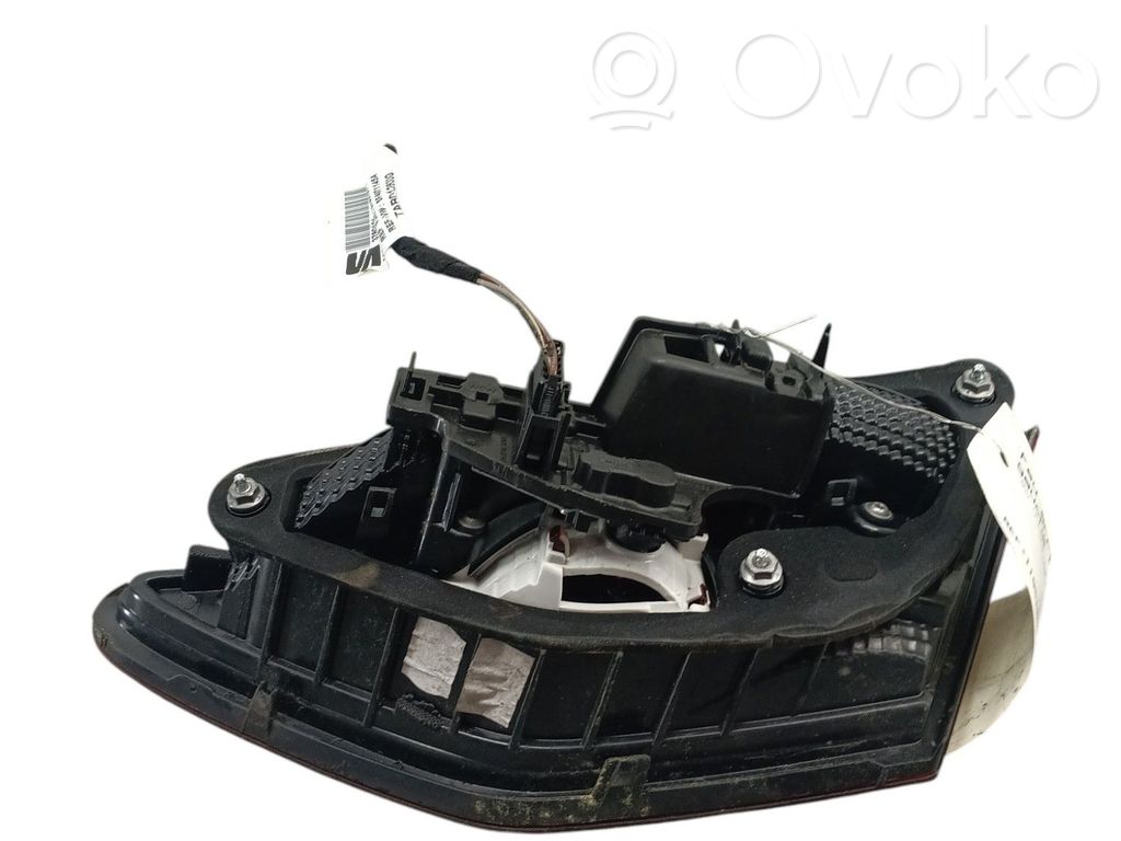 Seat Leon (5F) Aizmugurējais lukturis pārsegā 