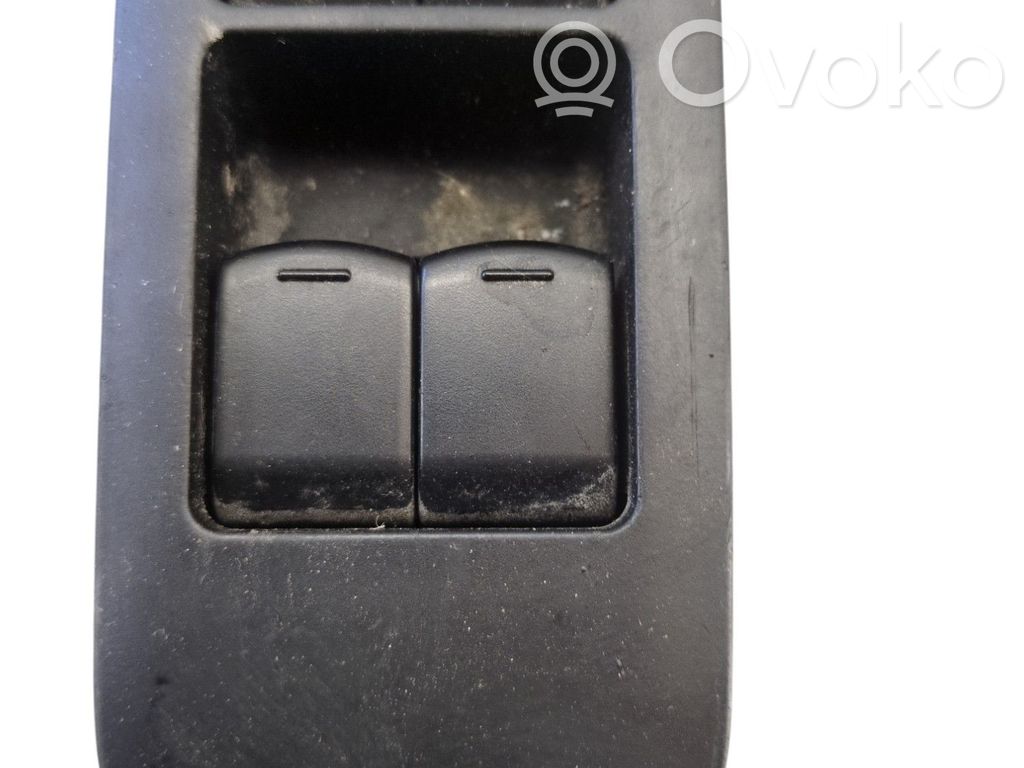 Nissan Qashqai Electric window control switch 