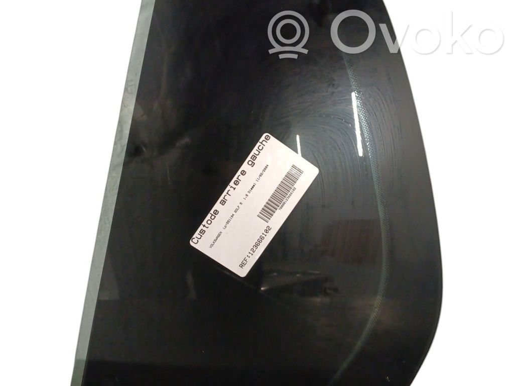 Ventanilla de ventilación de la puerta trasera   1K6845215
