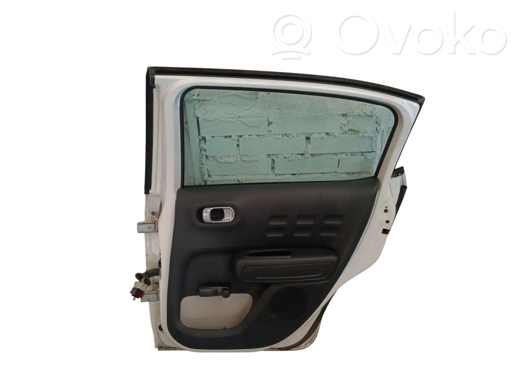 Aizmugurējās durvis   9812254880