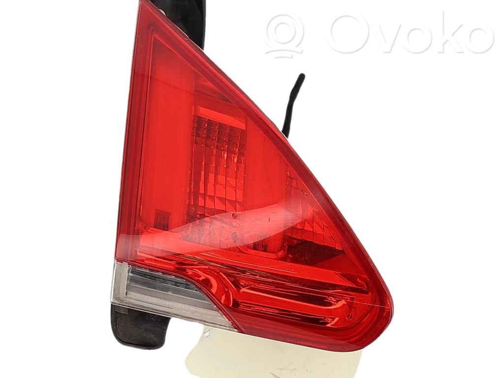 Peugeot 2008 I Lampă spate în capacul portbagajului 