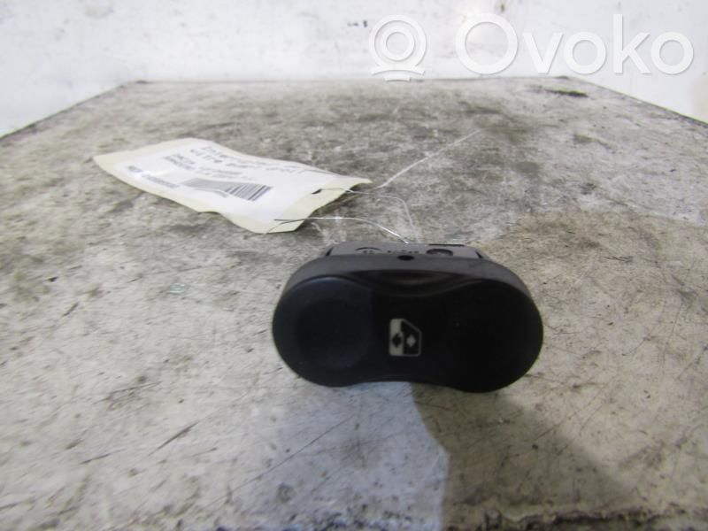Electric window control switch   8200602227