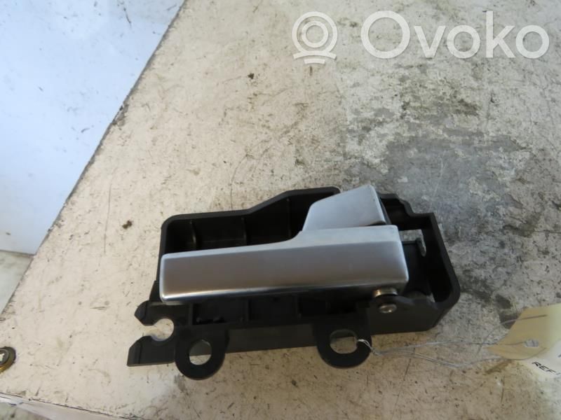 Ford C-MAX I Manecilla interna puerta trasera 