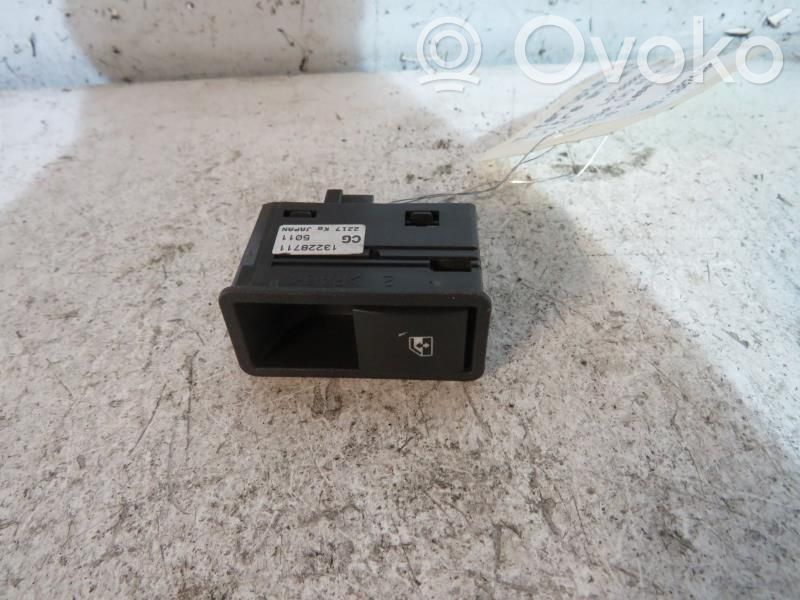 Opel Astra H Interruptor del elevalunas eléctrico 