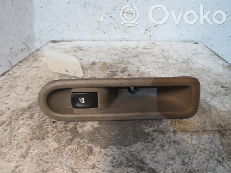 Renault Clio III Interruptor del elevalunas eléctrico 