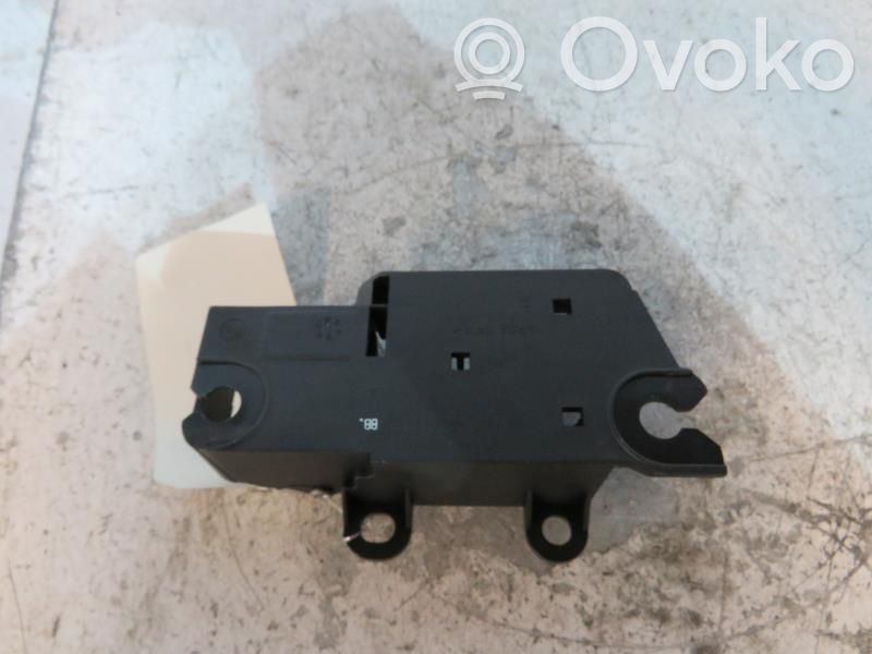 Ford C-MAX I Manecilla interna puerta trasera 