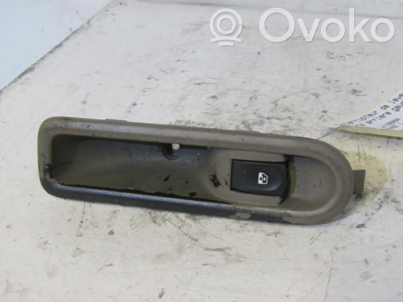Renault Clio III Interruptor del elevalunas eléctrico 