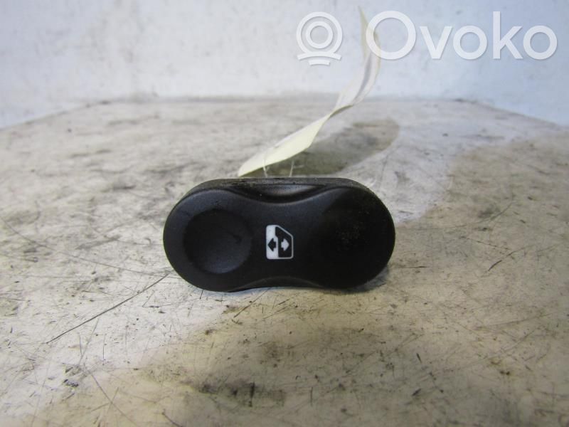 Electric window control switch   8200602227