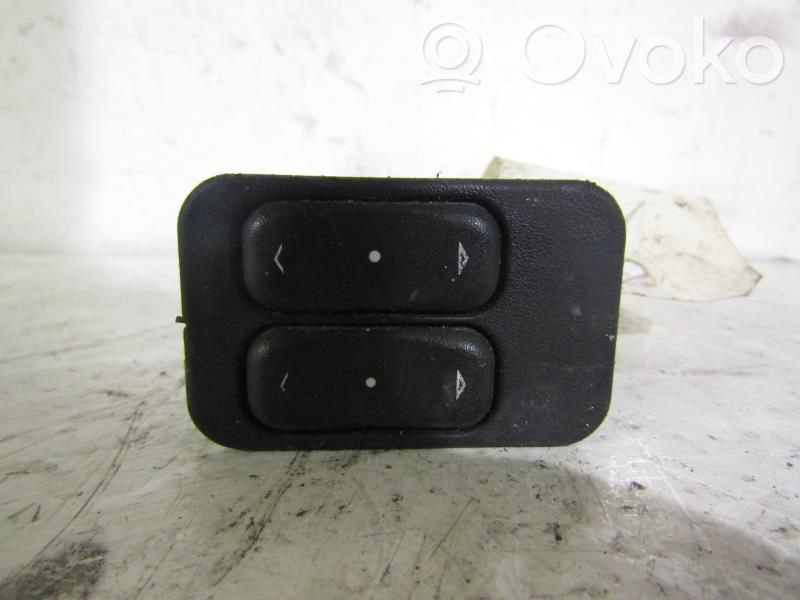 Opel Meriva A Electric window control switch 
