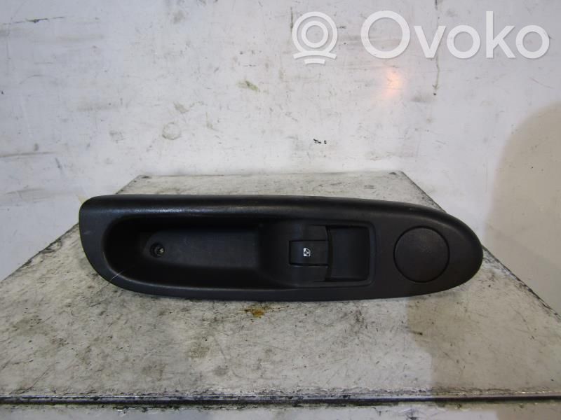 Interruptor del elevalunas eléctrico   8200060046