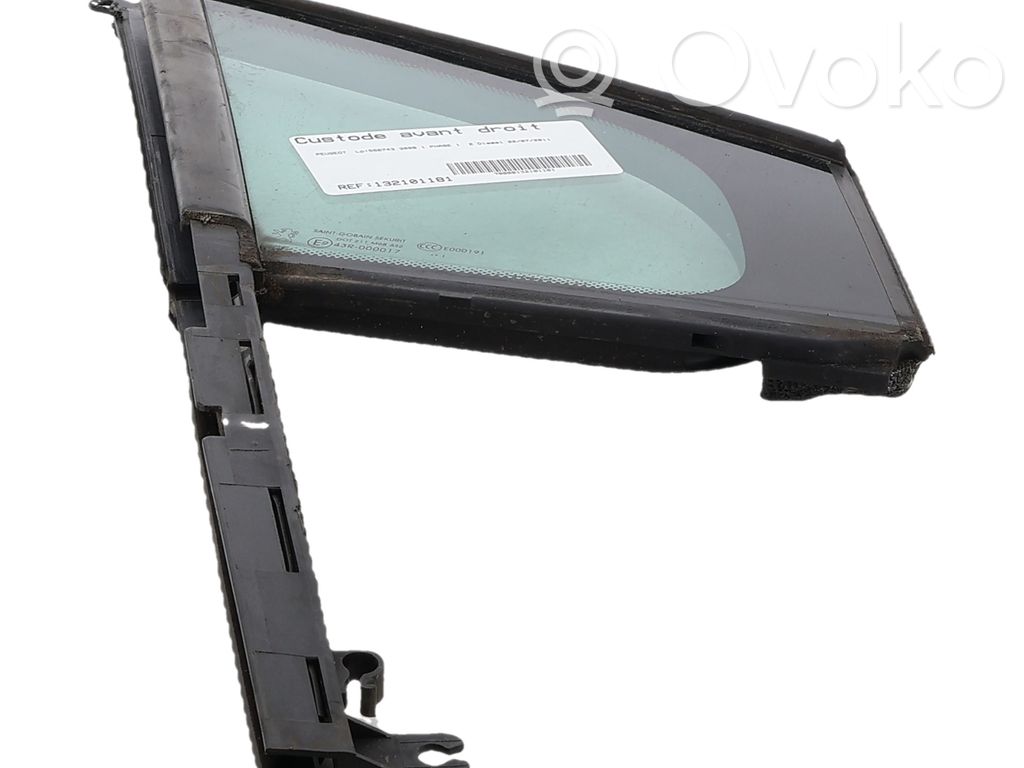 Peugeot 3008 I Ventanilla de ventilación de la puerta delantera cuatro puertas