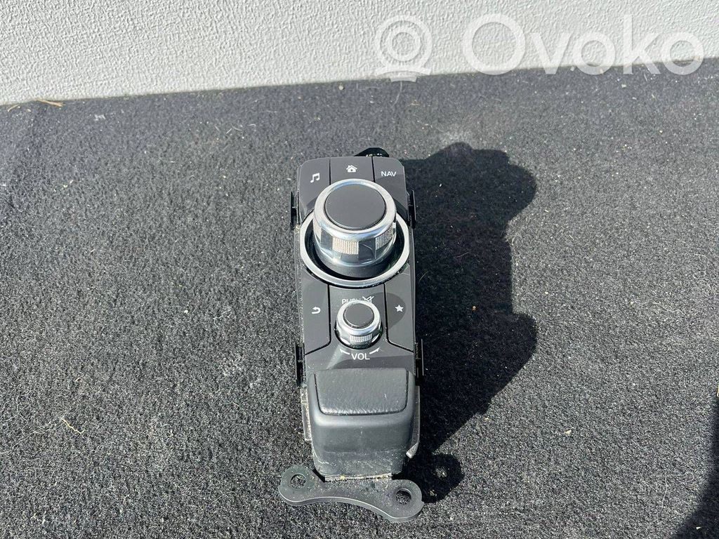 Mazda 2 Head unit multimedia control 
