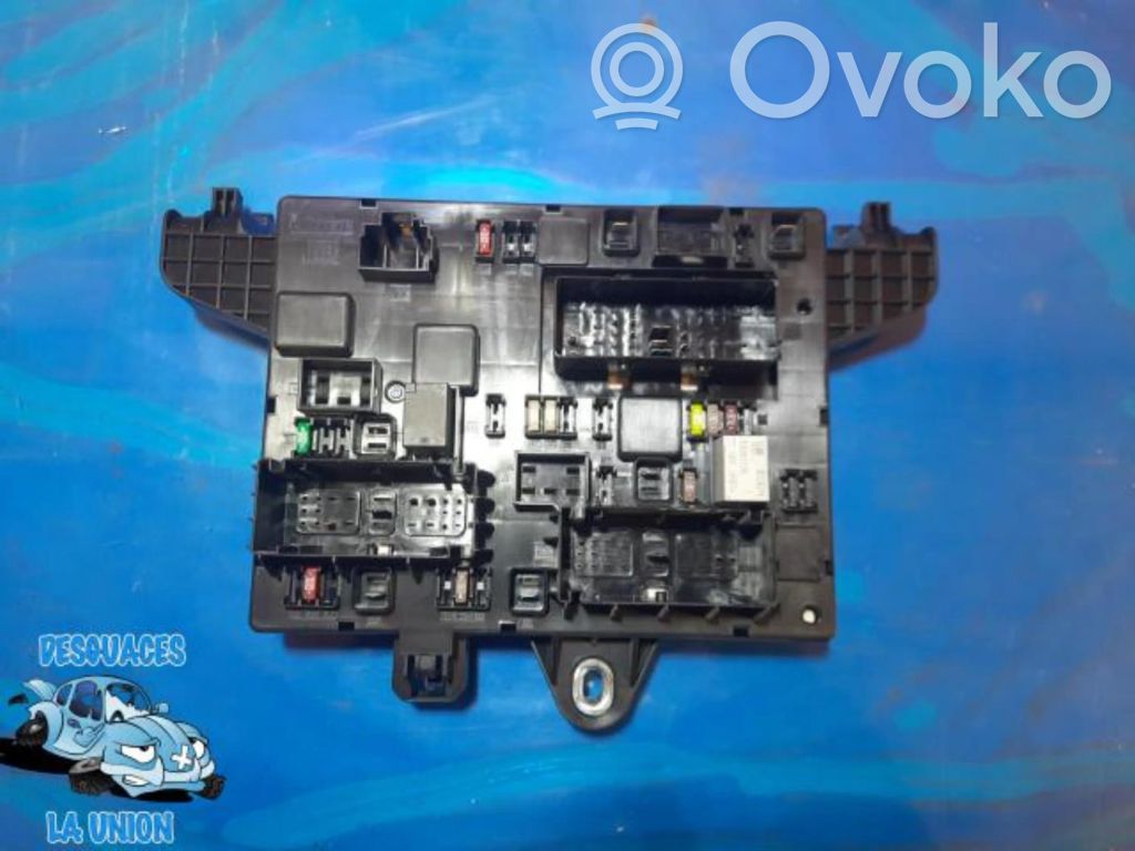 Opel Astra J Módulo de fusible 
