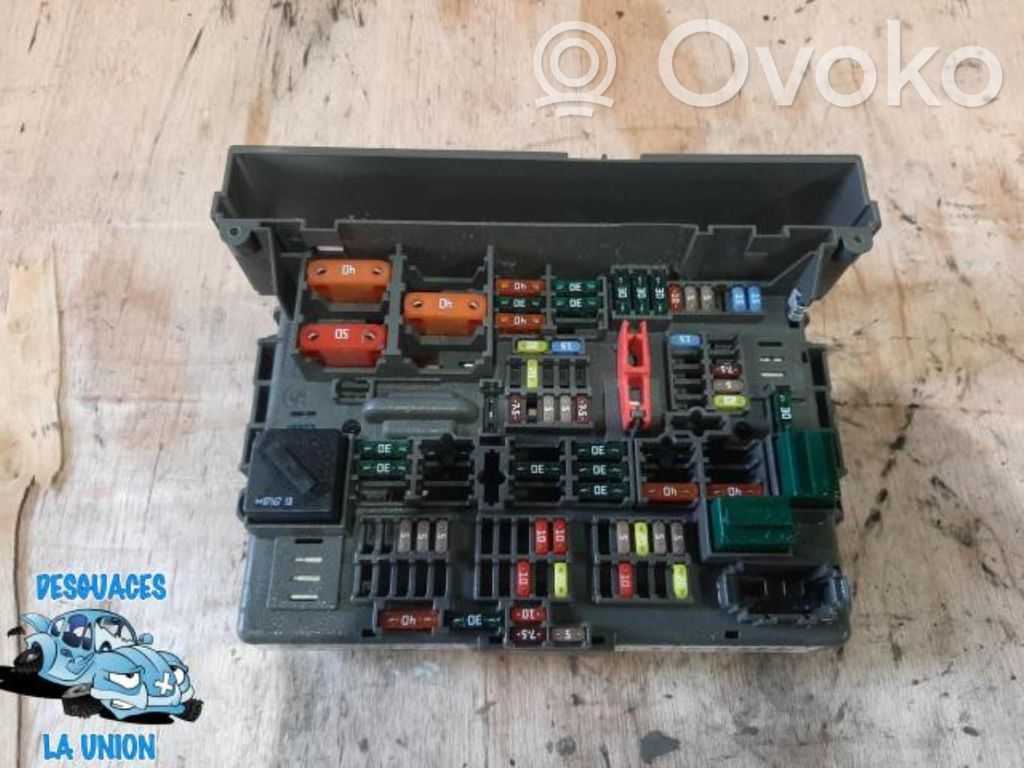 Module de fusibles   911944502