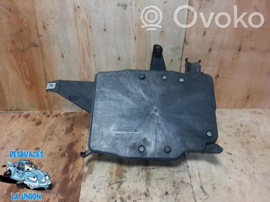 Bottom trim   AV6112A532AC