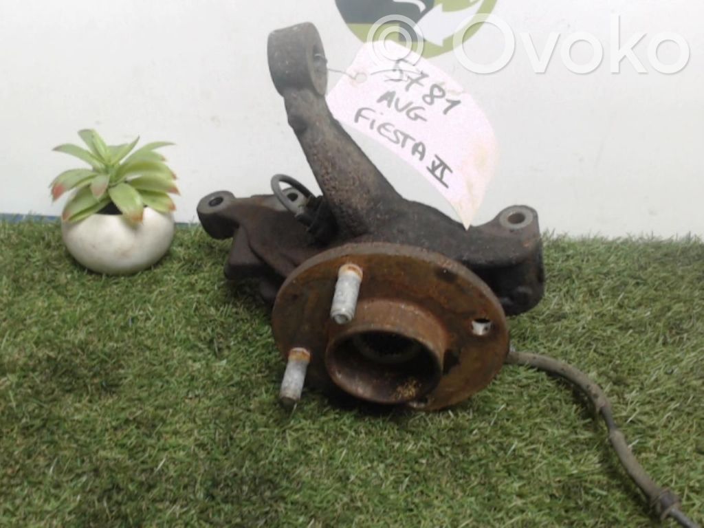 Ford Fiesta Cubo de rueda delantera 