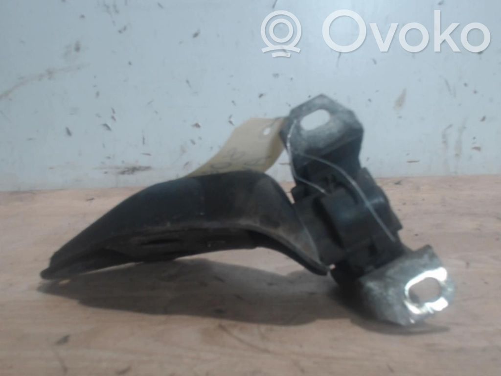 Engine mount bracket