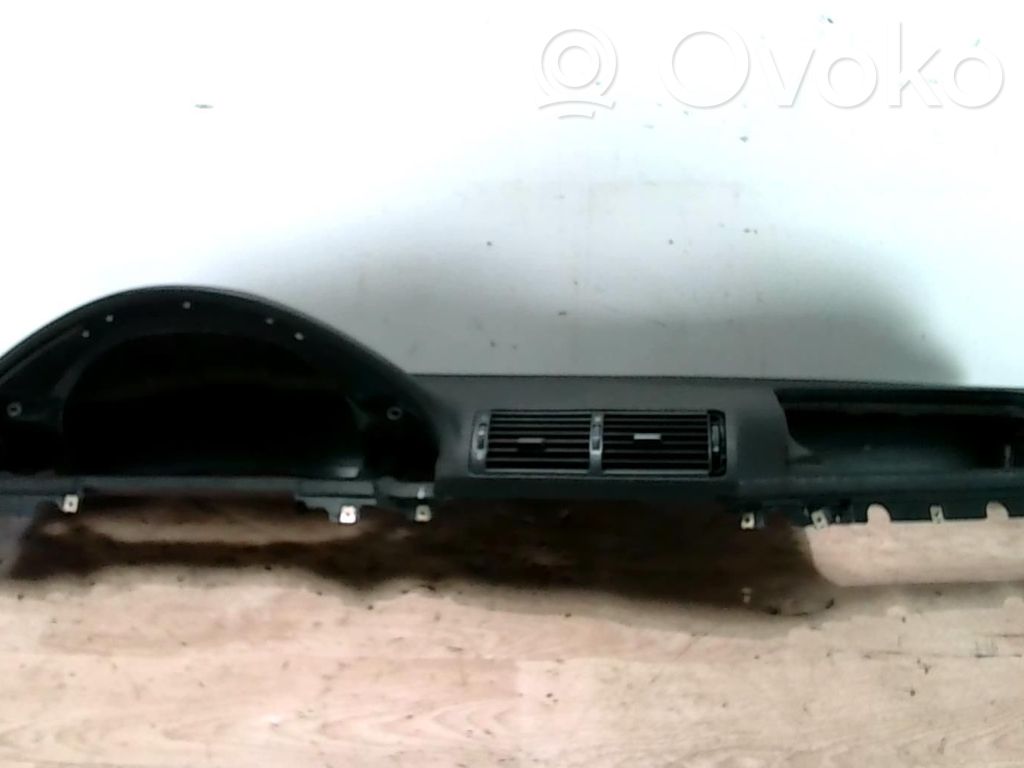 BMW 5 E39 Kojelauta 