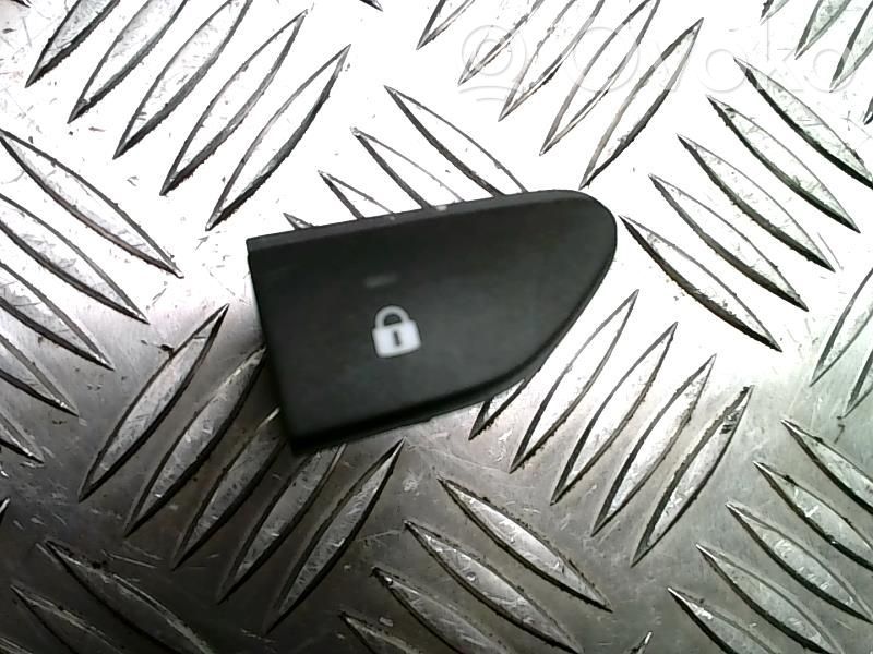 Dacia Duster Central locking switch button 