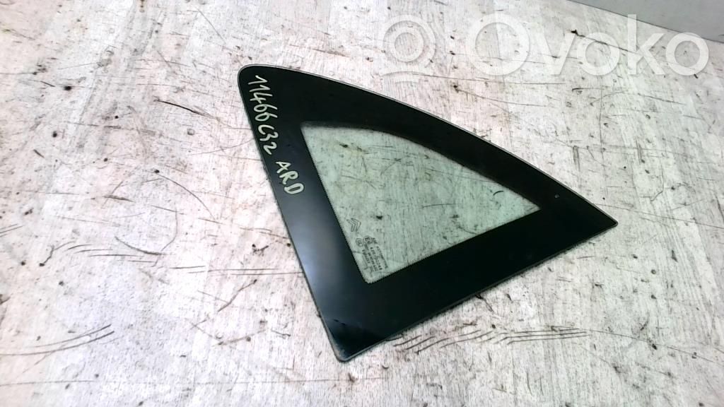 Rear side window   8569YF,8569YF