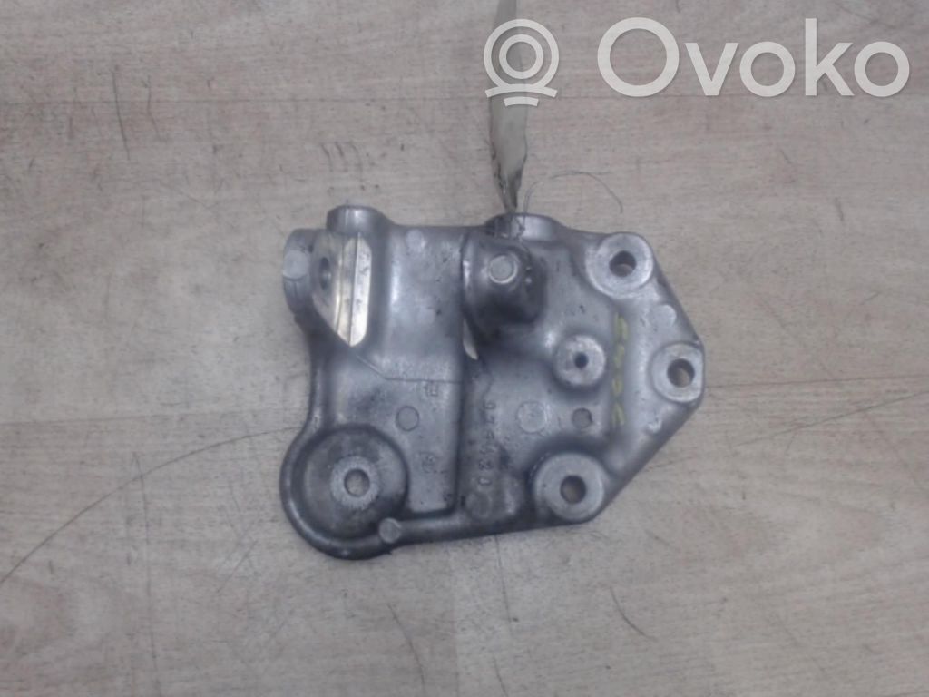 Engine mount bracket