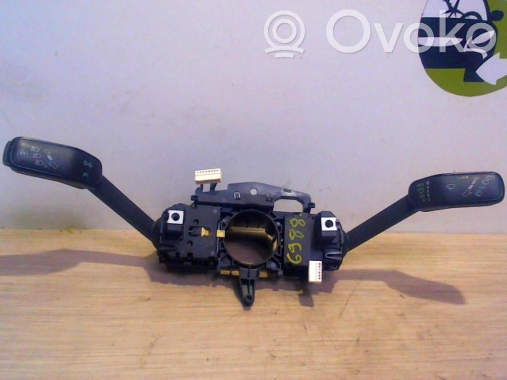 Volkswagen Golf VII Boutons / interrupteurs volant
