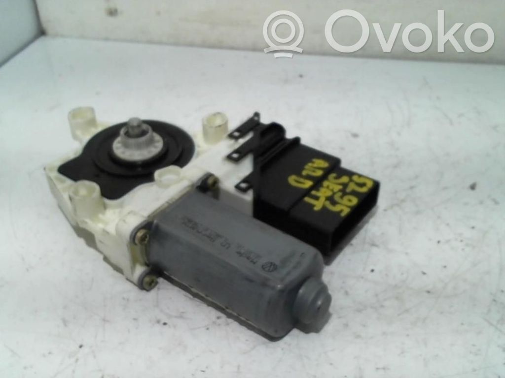 Seat Toledo II (1M) Motorino alzacristalli della portiera posteriore 