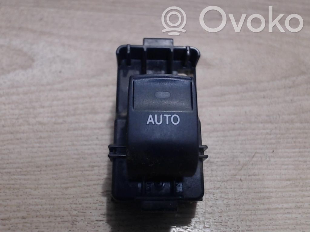Toyota iQ Przyciski szyb 
