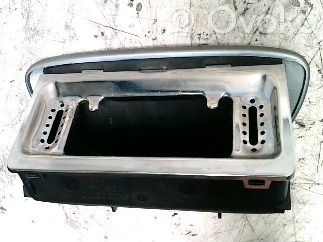 Posacenere (anteriore)   00008230S3,00008230S3
