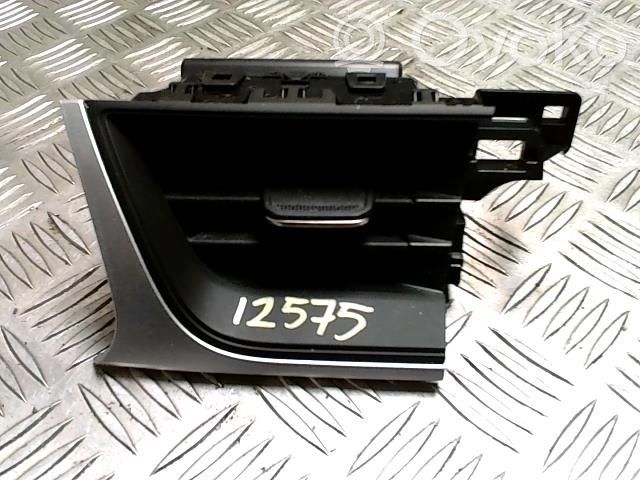 Renault Captur II Dash center air vent grill 