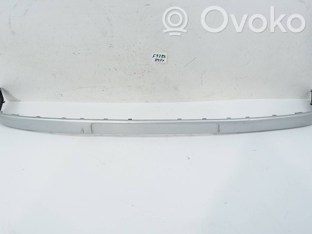 Volkswagen Golf IV Listón embellecedor del parachoques delantero 