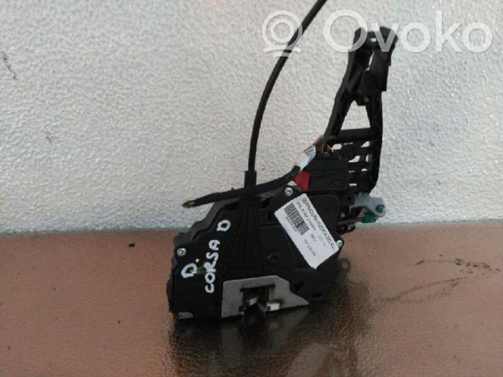 Zamek drzwi przednich
