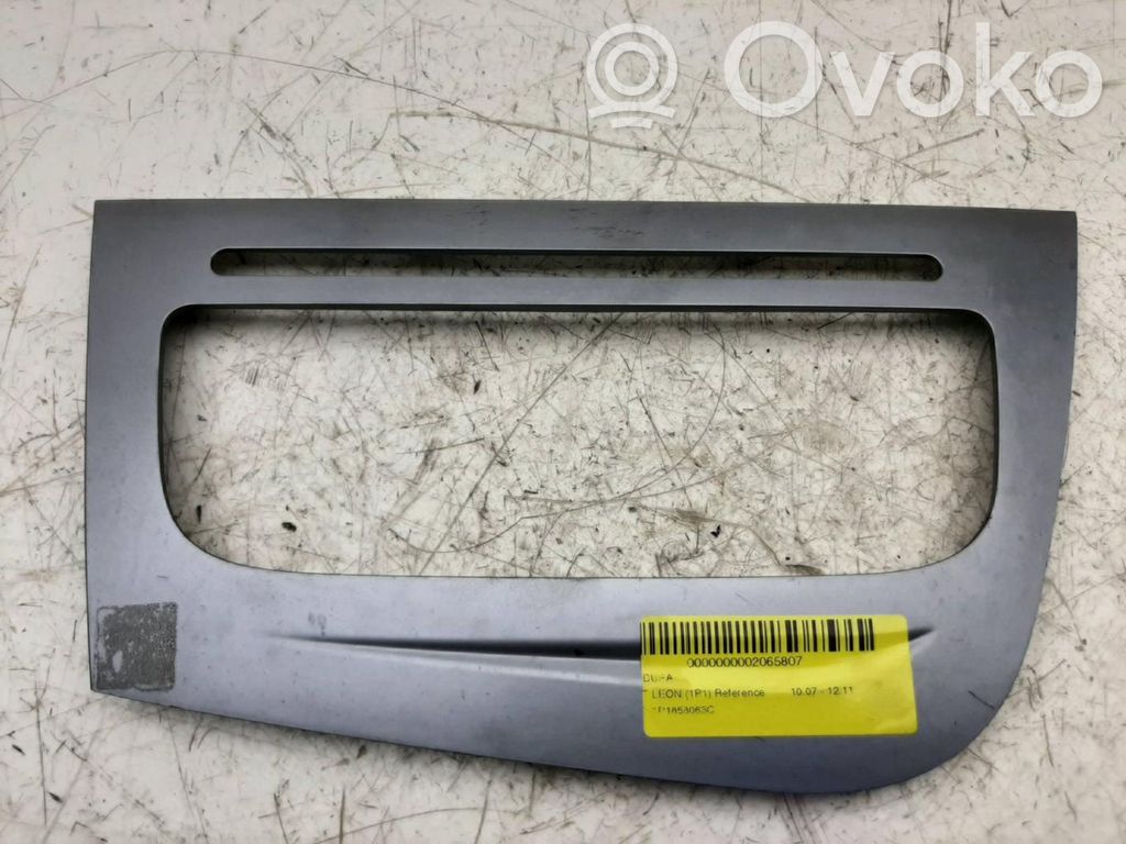 Seat Leon (1P) Moldura inferior 