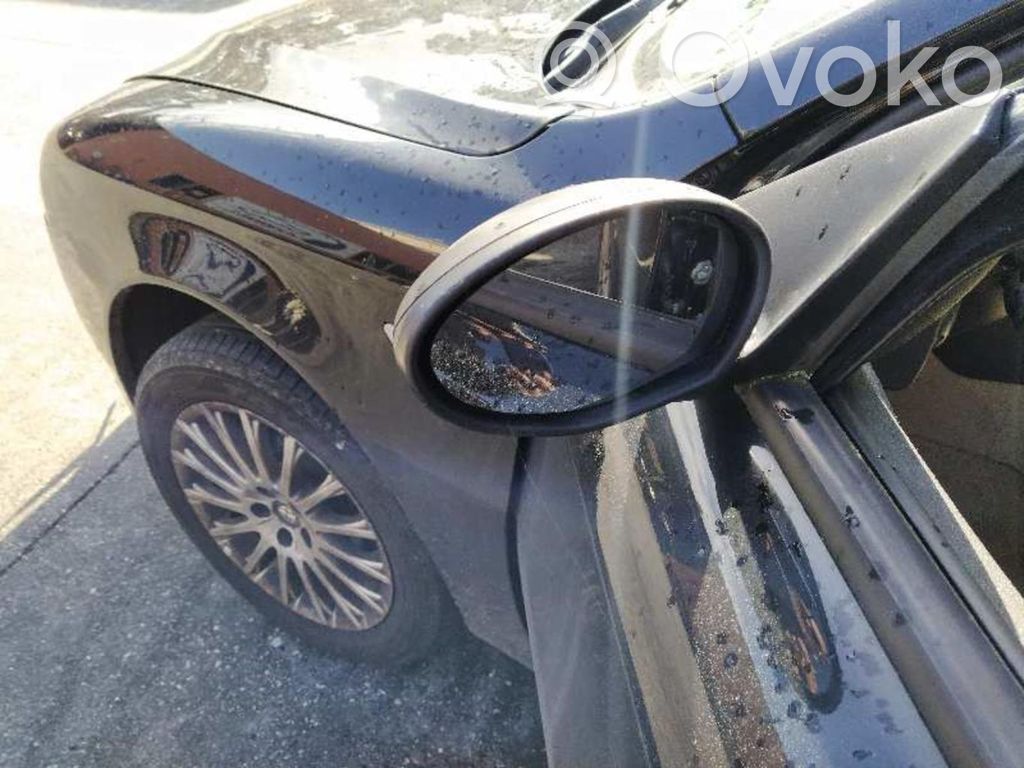 Etuoven sähköinen sivupeili