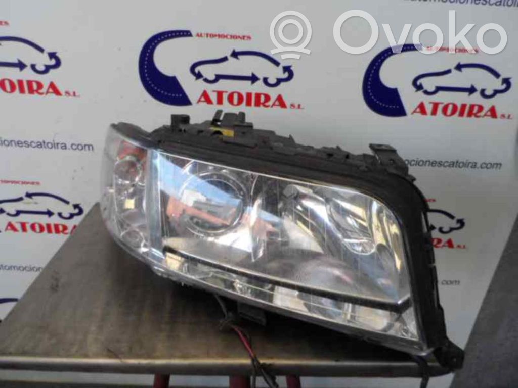 Audi A8 S8 D2 4D Lampa przednia 