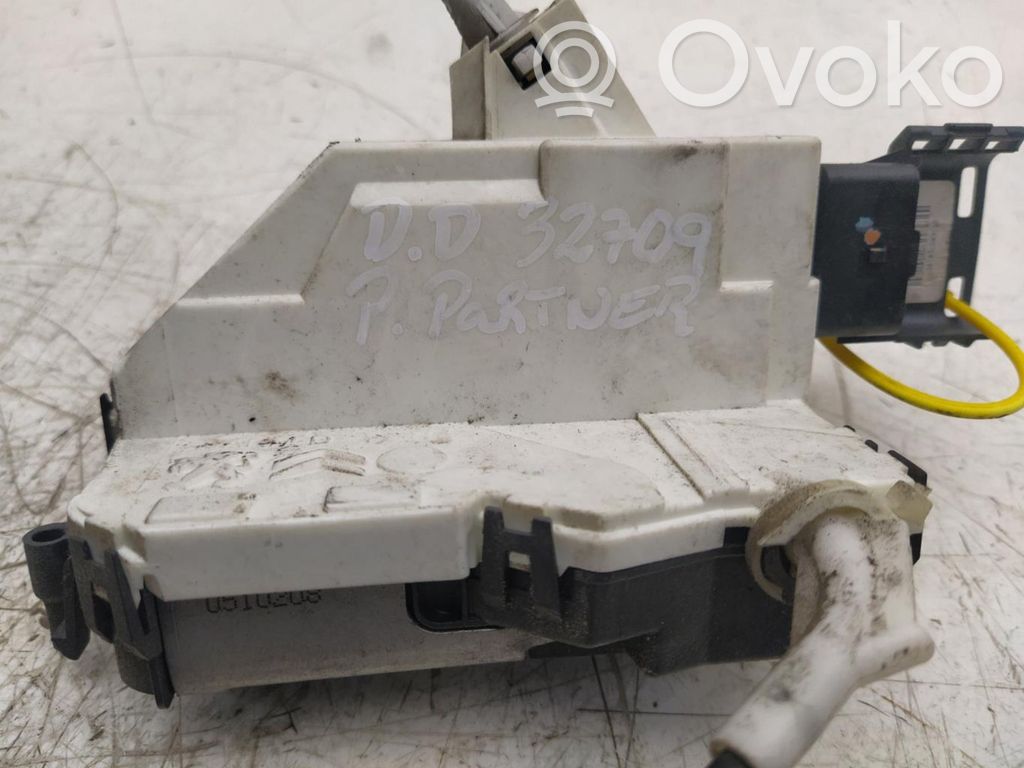Front door lock   828405