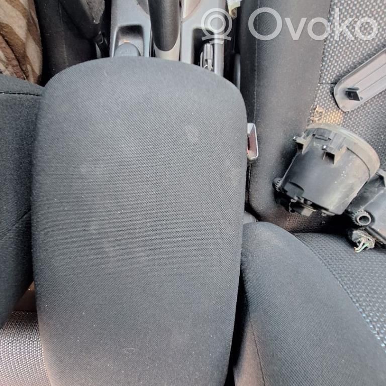 Apoyabrazos del asiento trasero