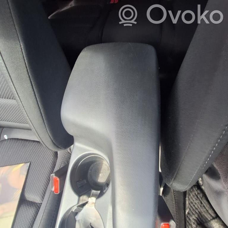 Apoyabrazos del asiento trasero